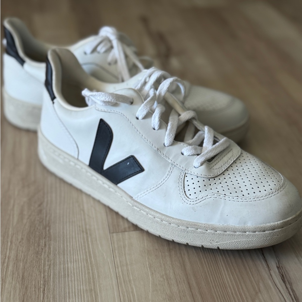 Veja V-10 Sneakers BW